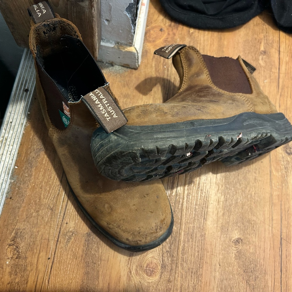 steel toe blundstones
